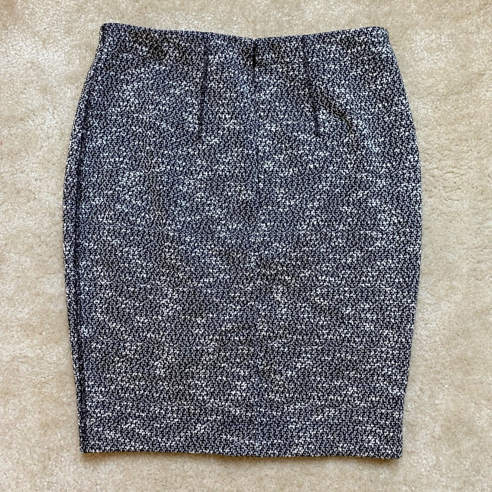 Ann Taylor Petite Grey Black and White Tweed Print Pencil Skirt in Size 4P